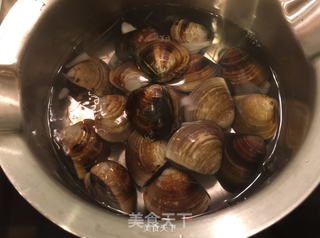 九层塔蛤蜊丝瓜汤的做法步骤:3