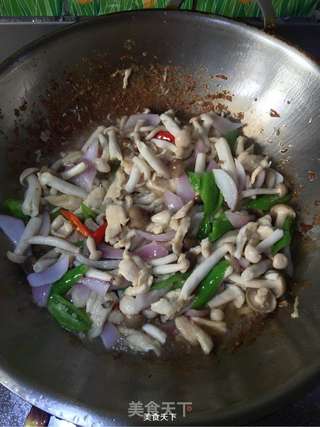 菌菇鸡柳什锦煲的做法步骤:9