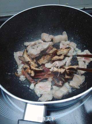 电饭煲南瓜焖饭的做法步骤:3