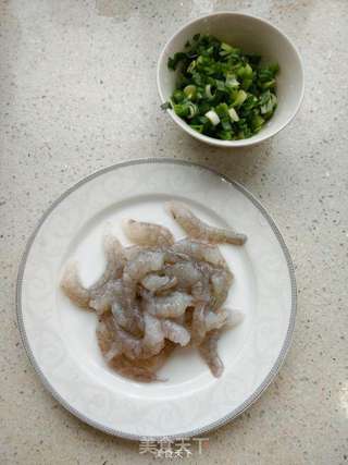 虾仁鸡蛋小炒的做法步骤:3