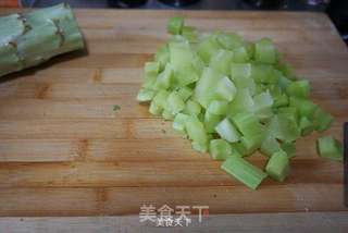 干果青笋兔肉的做法步骤:3