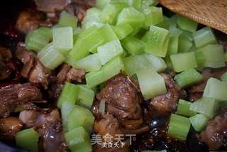 干果青笋兔肉的做法步骤:9