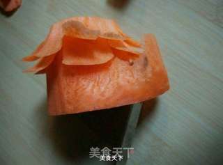 雕刻白萝卜花的做法步骤:3