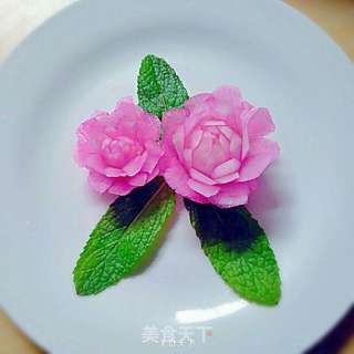 雕刻白萝卜花的做法步骤:12