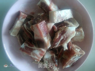 白萝卜烧排骨的做法步骤:2