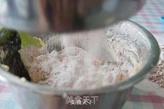 黑森林鲜花裸蛋糕的做法步骤:9
