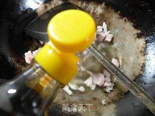 香葱香菇五花肉炒黄豆芽的做法步骤:5