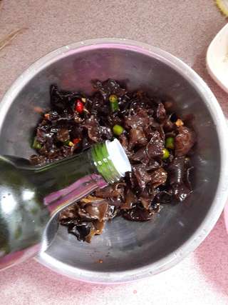 凉拌木耳的做法步骤:5
