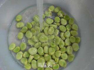 榨菜五花肉炒蚕豆的做法步骤:2