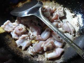 鲜素鸡烧牛蛙的做法步骤：7