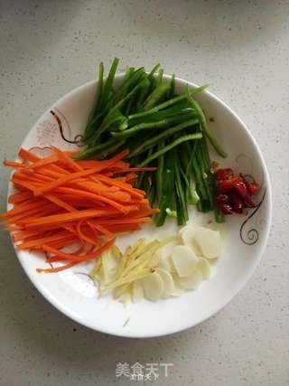 蒜台炒瘦肉的做法步骤:3