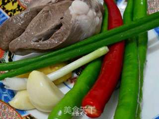 双椒炒猪心的做法步骤:2