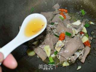 双椒炒猪心的做法步骤:7