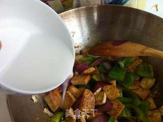 青椒圆葱烧豆腐的做法步骤:10