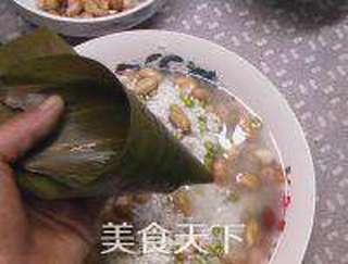 端午粽子——糯米花生咸肉粽的做法步骤:4