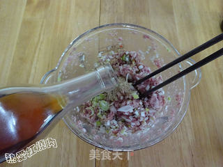 西葫芦猪肉锅贴儿的做法步骤:11