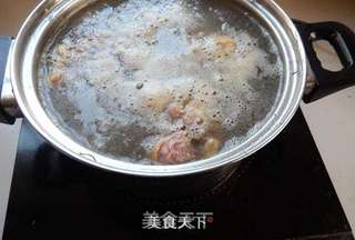 益母草鸽子汤的做法步骤:3