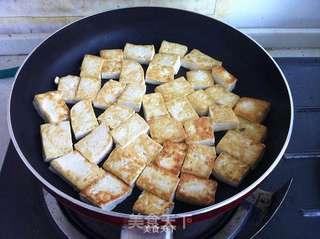 青椒圆葱烧豆腐的做法步骤:4