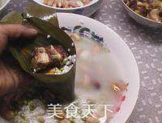 端午粽子——糯米花生咸肉粽的做法步骤:6