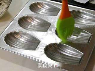 轻松做法式小甜点玛德莲蛋糕的做法步骤:4