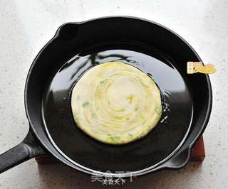 三个秘方做酥软千层的烫面葱花酥饼的做法步骤:8