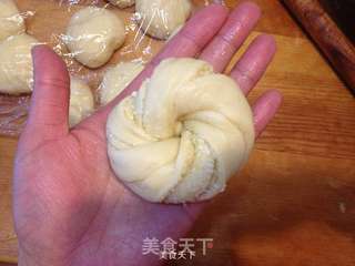 椰蓉花型面包的做法步骤：16