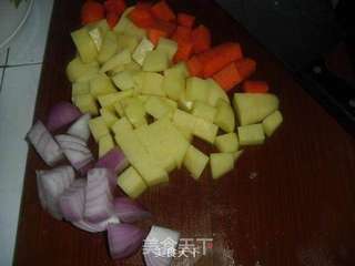咖喱土豆鸡丁的做法步骤:2