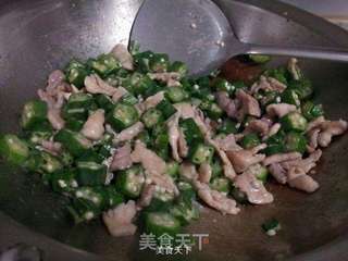 秋葵炒肉 男人菜补肾菜的做法步骤:4