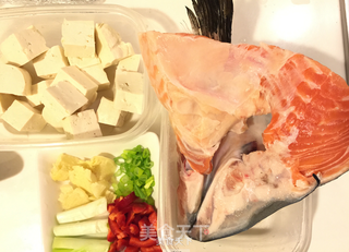 三文鱼牛奶豆腐汤的做法步骤：2