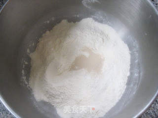 糖霜奶黄面包棒的做法步骤：1