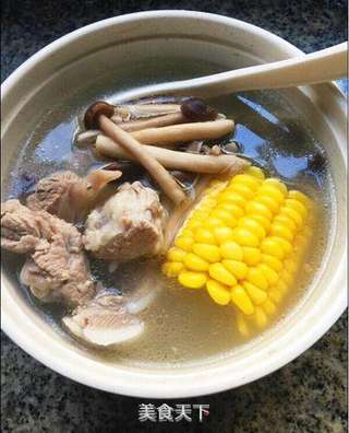 茶树菇玉米排骨汤的做法步骤:3