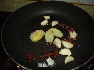 火麻油红烧肉的做法步骤:2