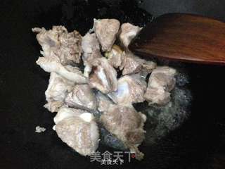 萝卜丝干红烧排骨的做法步骤:2