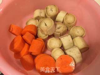 牛蒡红萝卜排骨汤的做法步骤:4