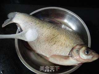 毛豆子烧鳊鱼的做法步骤:2