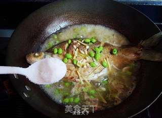 毛豆子烧鳊鱼的做法步骤:7