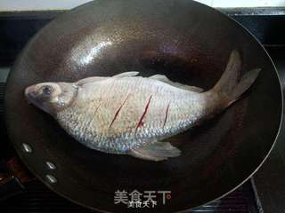 毛豆子烧鳊鱼的做法步骤:4