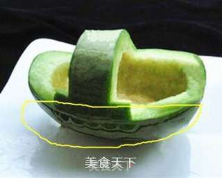 雕刻香瓜乌龟船水果盘的做法步骤:2