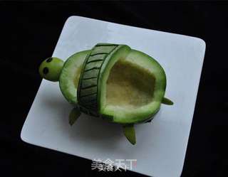 雕刻香瓜乌龟船水果盘的做法步骤:5