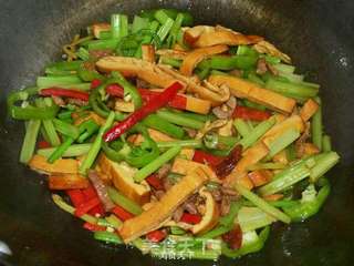西芹炒香干的做法步骤:7
