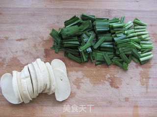 韭菜炒素鸡的做法步骤:2