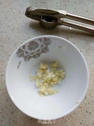蒜香青豆拌金针菇的做法步骤:4