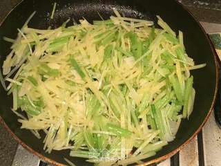 芹菜炒土豆丝的做法步骤:11