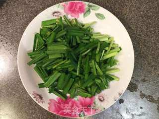 韭菜炒鸡蛋的做法步骤：2