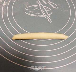 顽兔豆沙面包的做法步骤:7