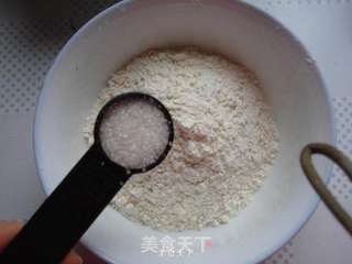 草莓鲜奶华夫饼的做法步骤:2