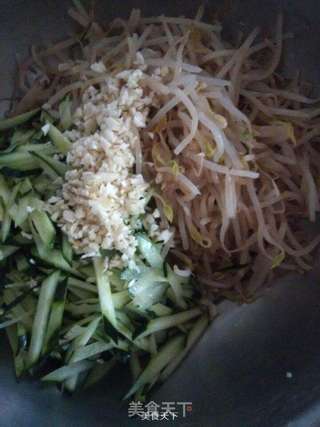 芝麻酱凉拌黄瓜豆芽菜的做法步骤:7