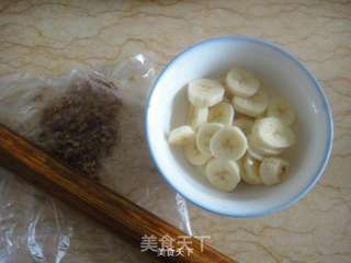核桃香蕉松饼的做法步骤:2