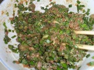 韭菜猪肉饺子的做法步骤:2
