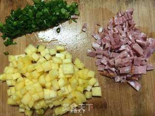 海鲜菠萝炒饭的做法步骤:3